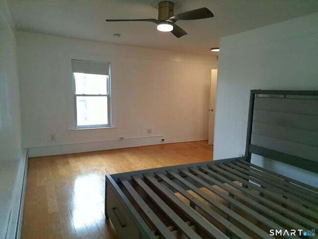 Building Photo - 651 Quinnipiac Ave