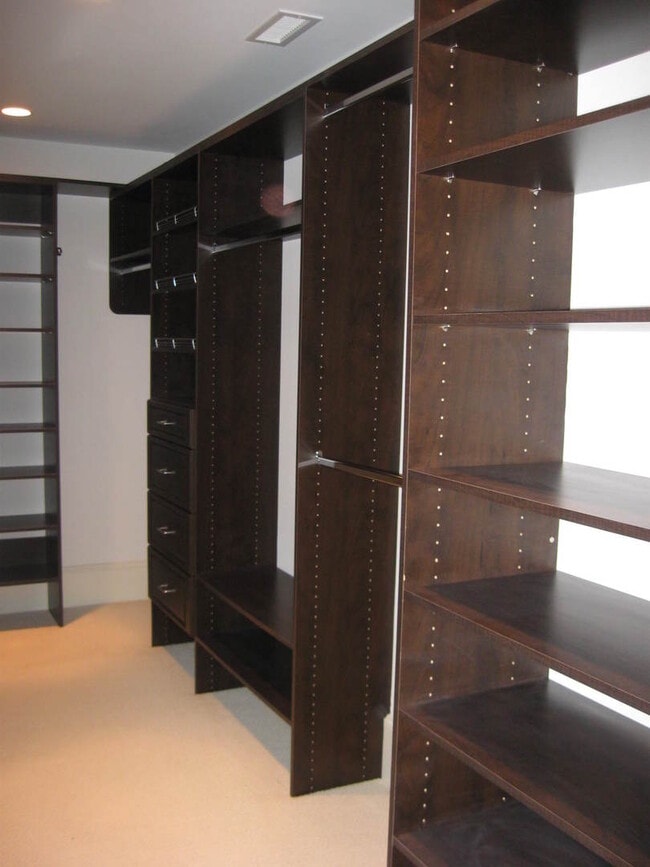 Building Photo - 4 Story Townhome in Greensboro NC