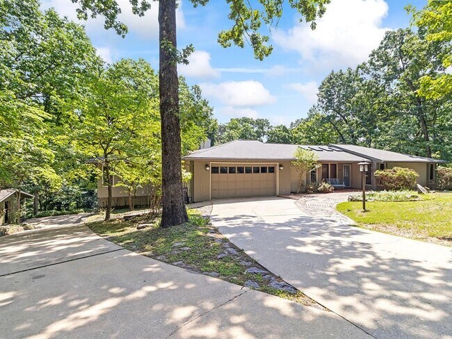 Primary Photo - 1113 E Walnut St