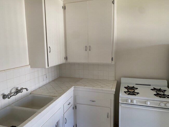 Full Kitchen - 7901 Alverstone Ave