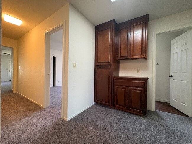 Building Photo - Spacious 4 Bedroom Home in Quiet Galt Neighborhood