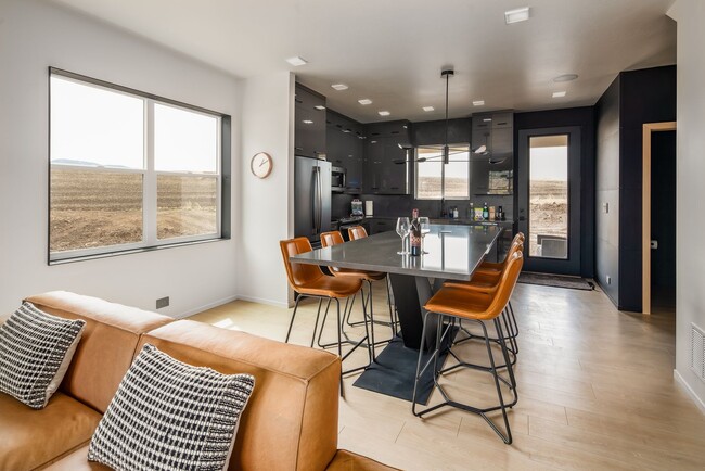 Building Photo - Modern Fully Furnished Condo for Rent- Minutes from the Hospital and Downtown Bozeman