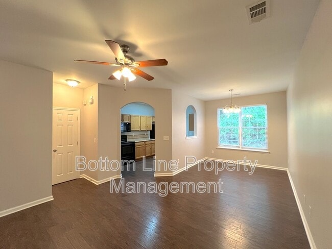 Building Photo - 7637 Abigail Glen Dr