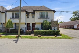 Building Photo - Awesome Two Story town home located in the heart of the city!