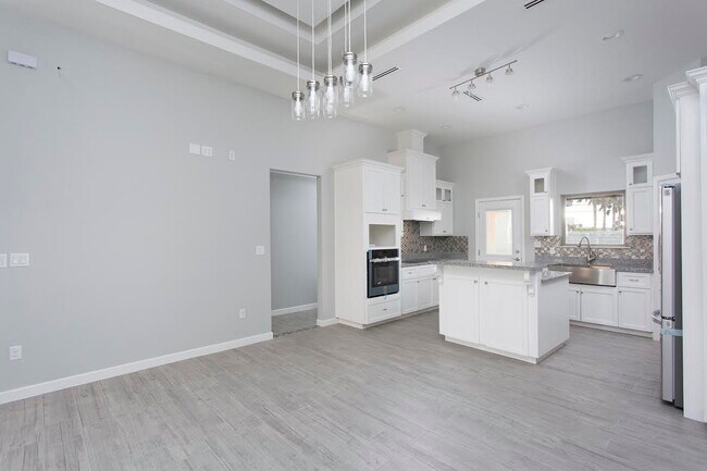 Building Photo - 2206 Liverpool Dr