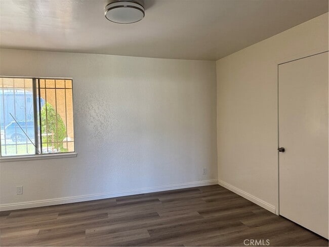 Building Photo - 1285 E Kingsley Ave