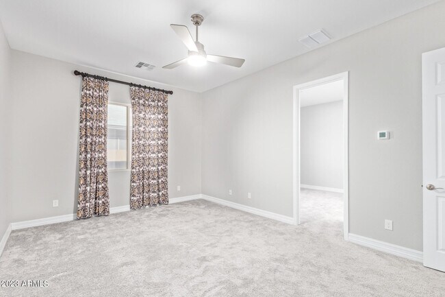 Building Photo - 18335 W Summerhaven Dr