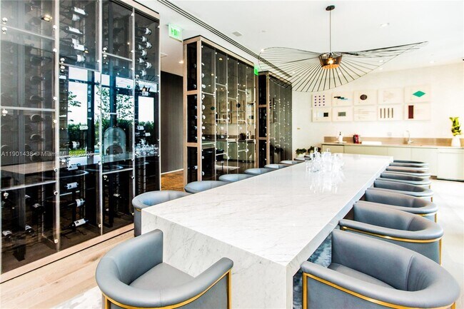 Building Photo - 650 NE 32nd St