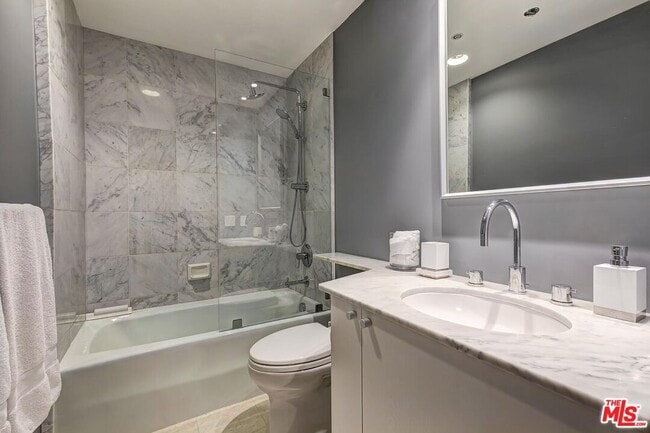 Building Photo - 10520 Wilshire Blvd