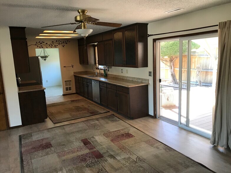 Building Photo - 2004 Kelso Ave