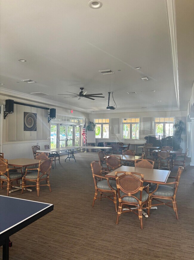 Building Photo - 10 Harbour Isle Dr E