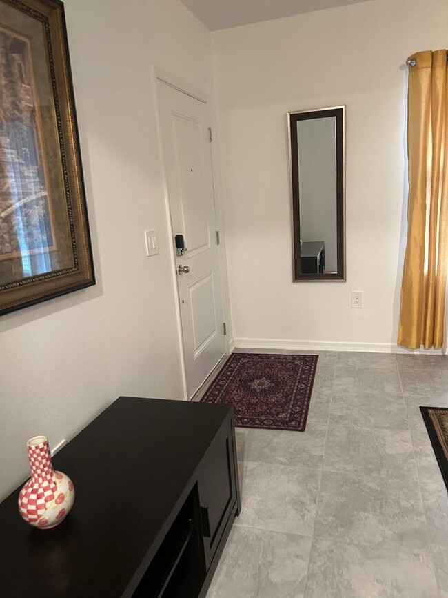 Building Photo - Cozy 1 BEDRROM 1 BATH  PRIVATE SUITE  in H...