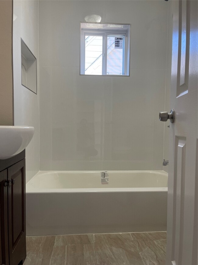 Building Photo - 2422 Eagle St