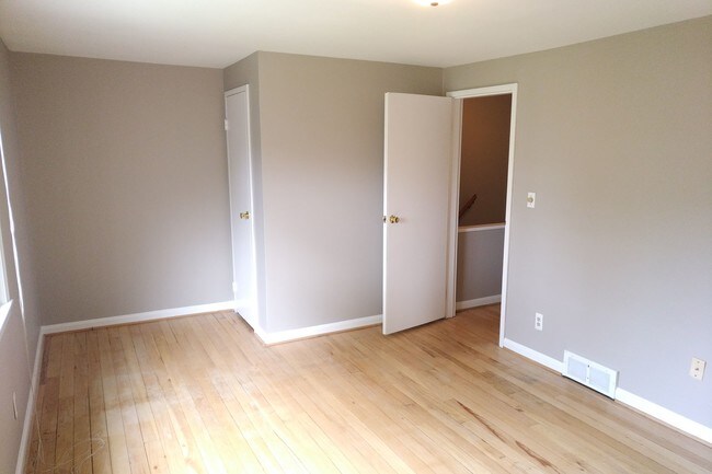 Master Bedroom - 712 Graefield Ct