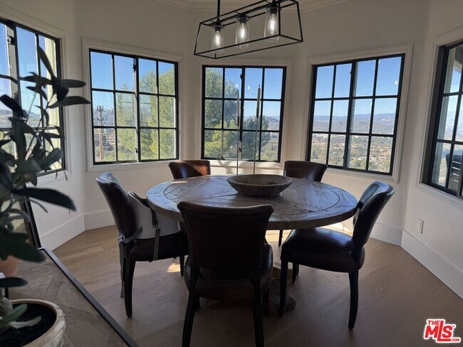 Building Photo - 456 S McKnight Rd