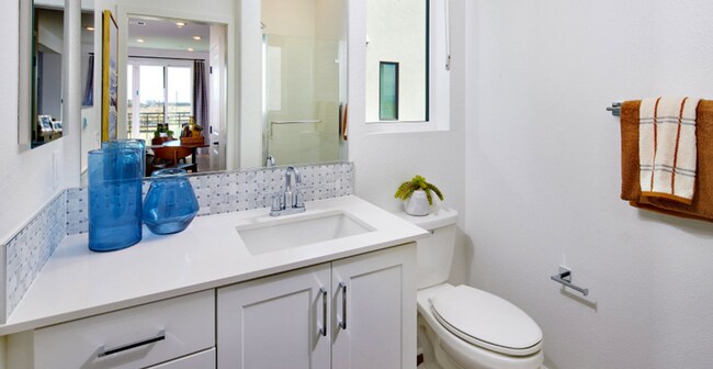 Building Photo - Large new home in desirable South Bay Epoc...