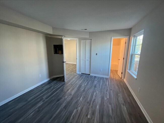 Building Photo - 5677 Landfall Dr