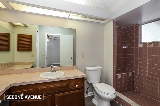 Building Photo - 6604 Arancio Dr W