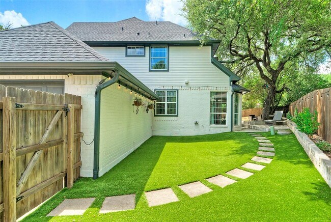 Building Photo - 3002 Barton Point Cir