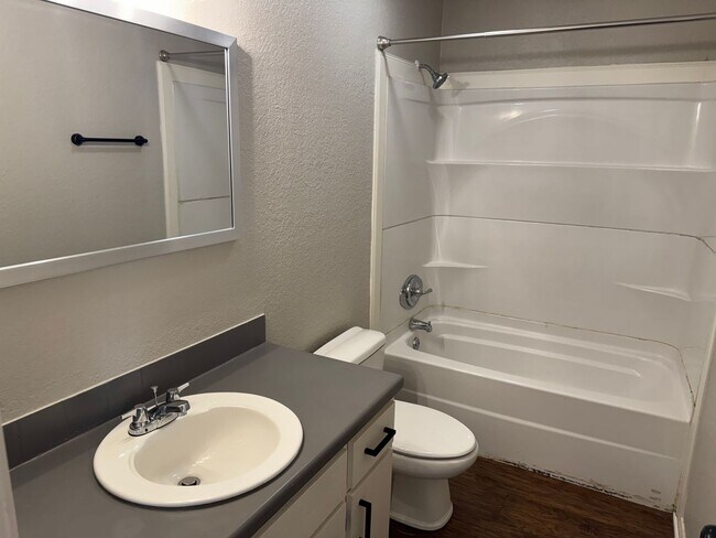 Building Photo - 323 S 12th St