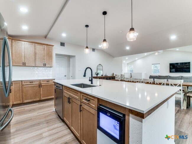 Building Photo - 268 White Oak Dr