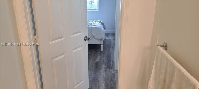 Building Photo - 220 SW 116th Ave