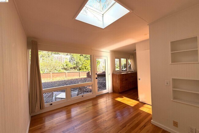 Building Photo - 25 Sunset Dr