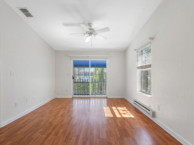 Building Photo - $500 OFF FIRST MONTHS RENT!