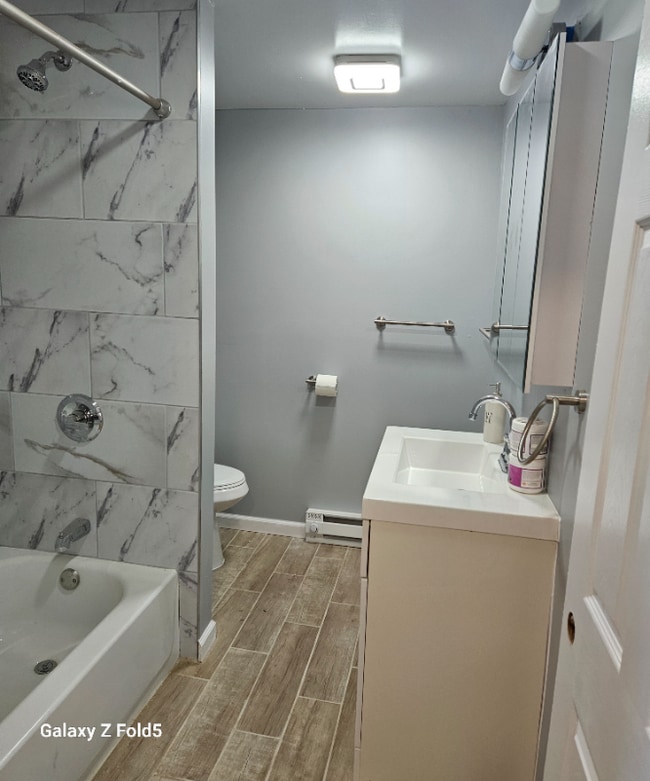 Building Photo - 833 N Valley Ave