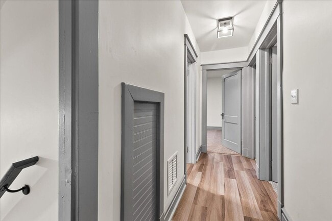 Building Photo - 584 W Main St