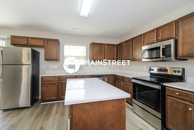 Building Photo - 3 Bedroom Pet-Friendly Home in Winston-Salem, NC with Main Street Renewal