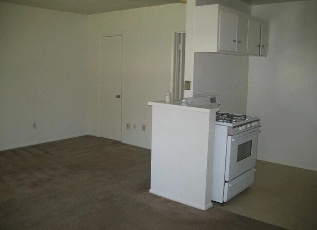 Building Photo - 2128 E Westport Dr