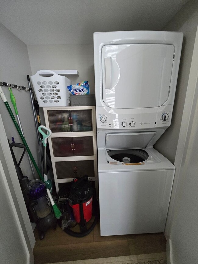 Building Photo - Full Furnished 2 Bed/1 Bath with Utilities Included