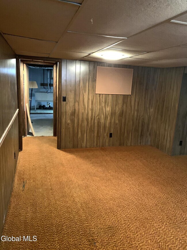 Building Photo - 15 Grounds Pl