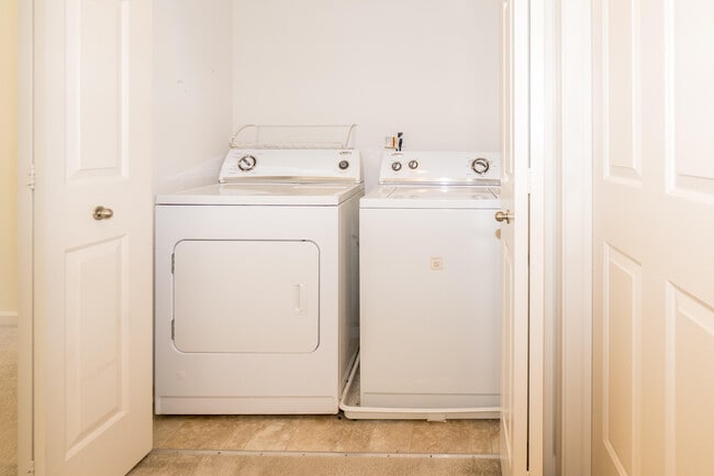 Building Photo - 6225 Brant Ln