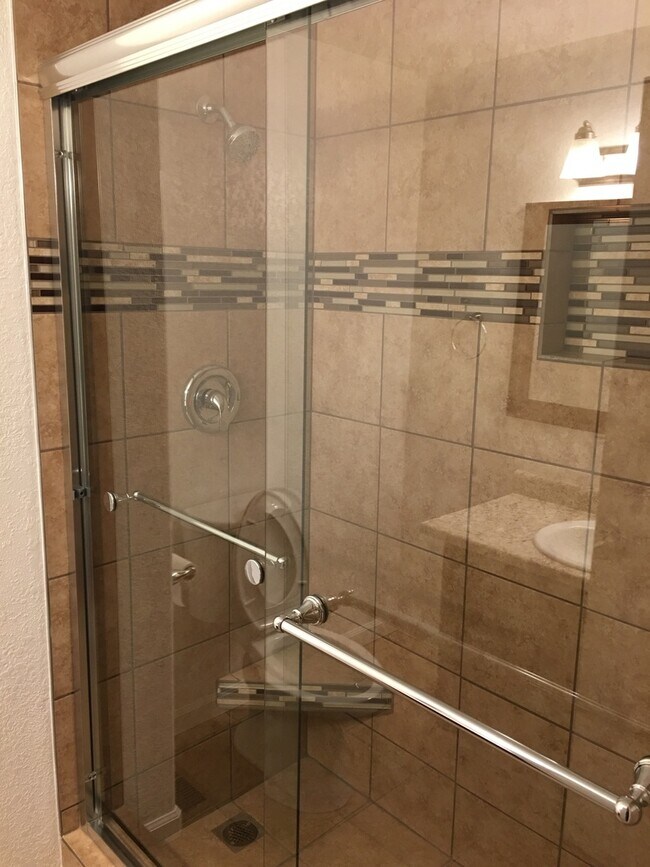 Building Photo - 3 bedroom 2 bathroom house - Stewart Lennox