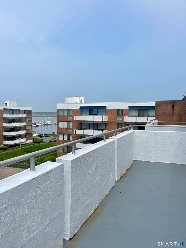 Building Photo - 50 Birdseye St