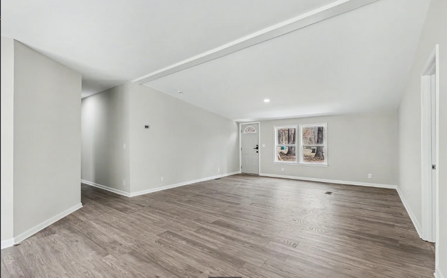 Building Photo - 5050 Park Creek Dr