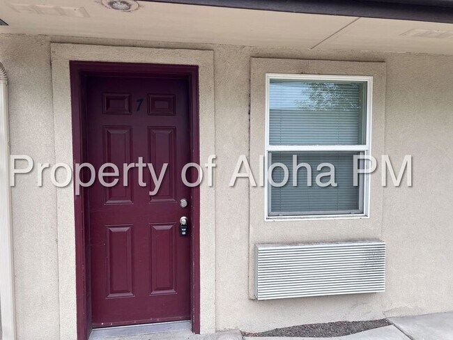 Building Photo - 1019 S Longmont Ave