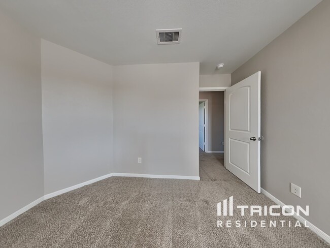 Building Photo - 652 Totem Trail Dr