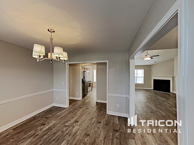Building Photo - 4586 Woodway Dr
