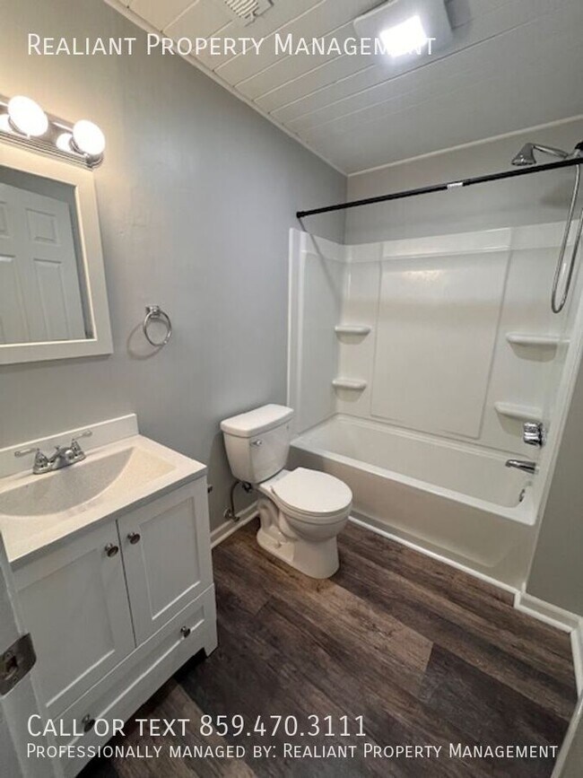 Building Photo - 353 Chase Pl