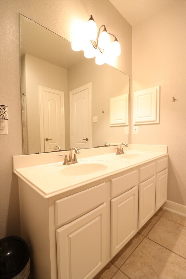 Building Photo - 6126 Emberwood Falls Dr
