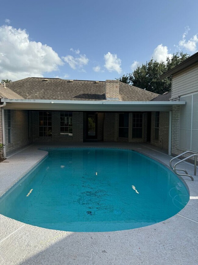 Building Photo - 1703 Terrace Dr