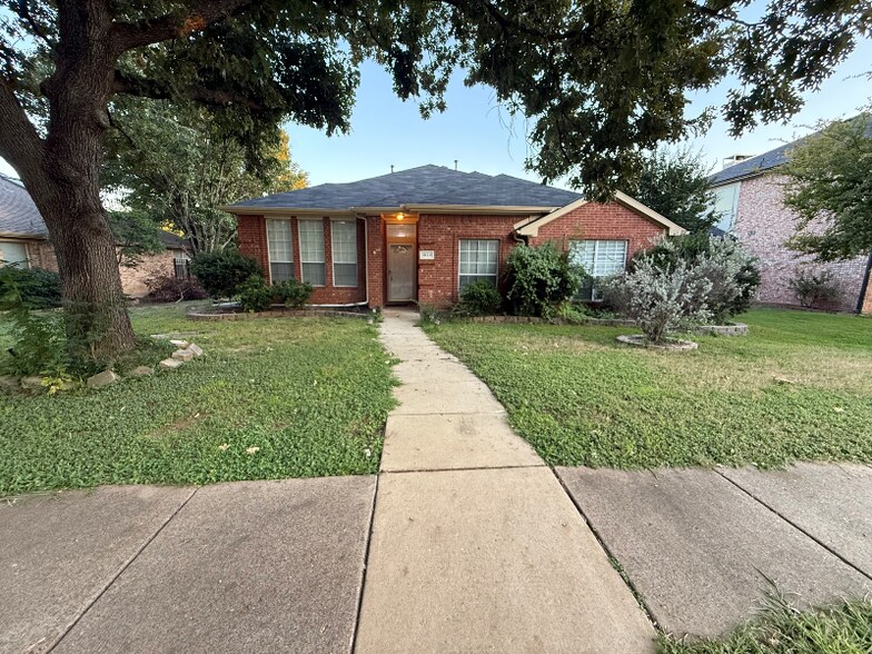 Primary Photo - 1022 Dickens Ln