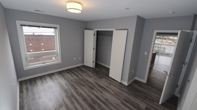 Building Photo - 34 E Cherry St