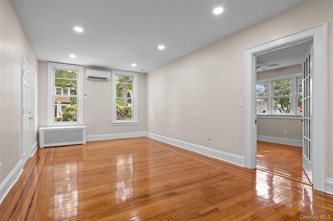 Building Photo - 78 Violet Ave