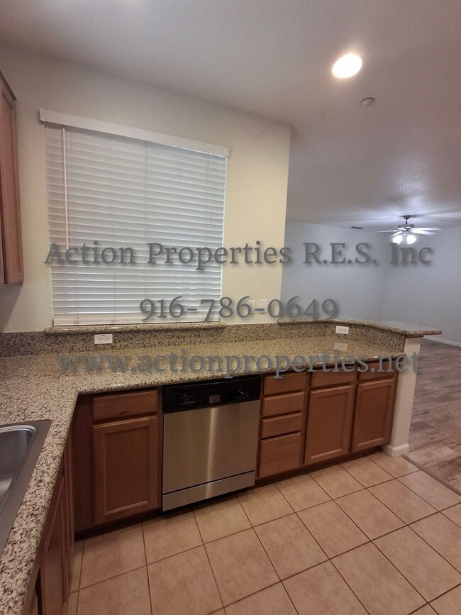 Building Photo - 2308 Las Palomas Loop