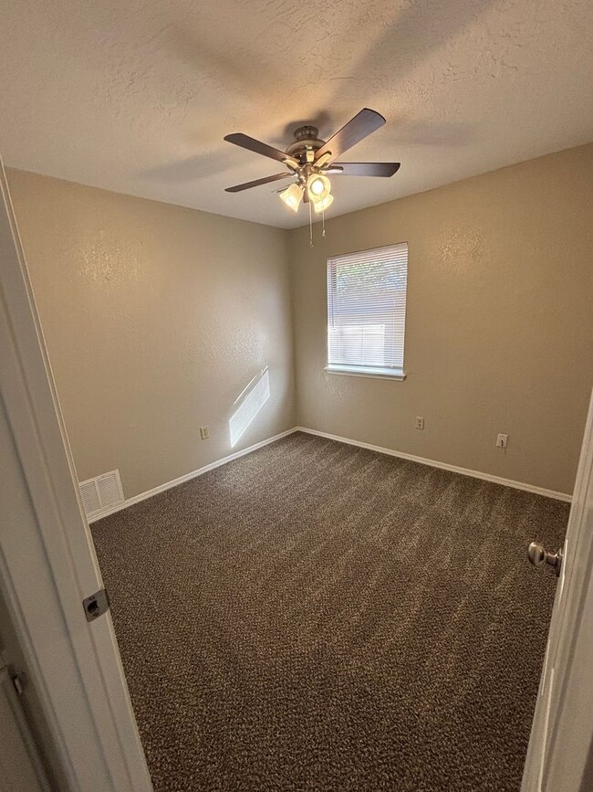 Building Photo - Beautifully remodeled with new paint, floo...