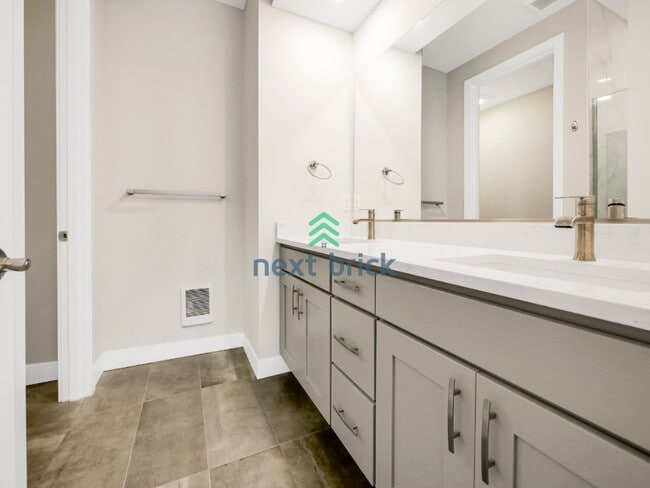 Building Photo - Welcome to this beautiful 4-bedroom, 3.5-bathroom for Rent!